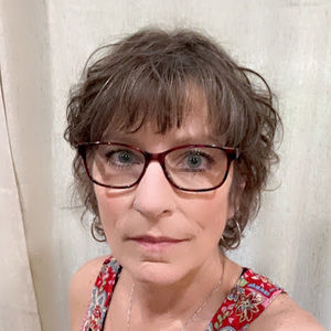 Meet your Posher, Debbie